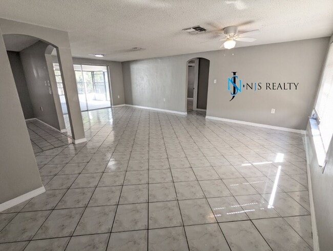 7501 San Moritz Dr in Port Richey, FL - Building Photo - Building Photo