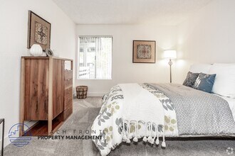 The Windmill Apartments in Westminster, CA - Foto de edificio - Building Photo