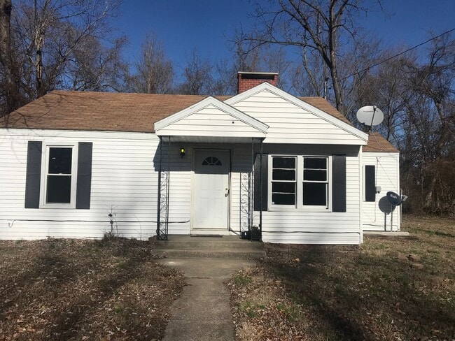 property at 906 W McDaniel St