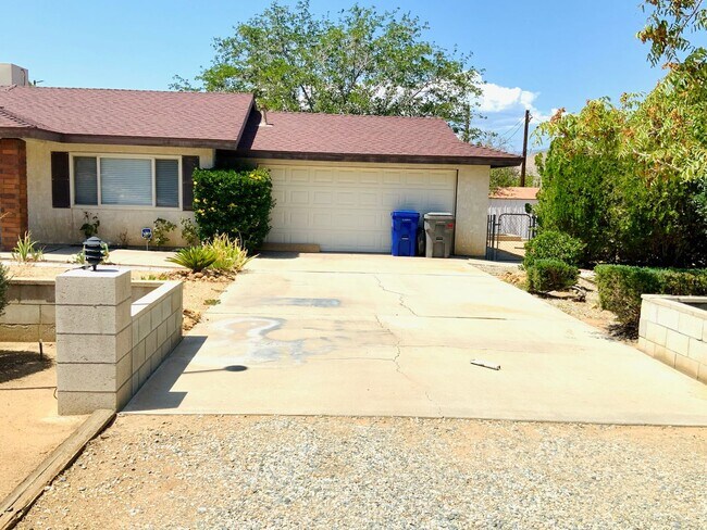 7686 Bannock Trail in Yucca Valley, CA - Building Photo - Building Photo