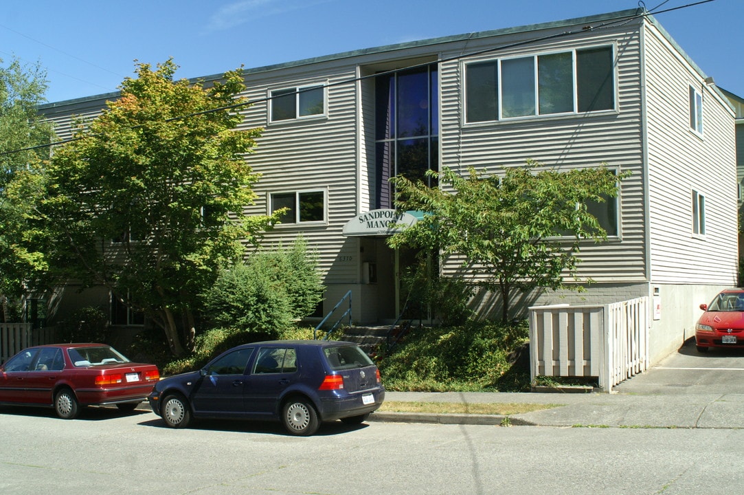 Sandpoint Manor in Seattle, WA - Building Photo