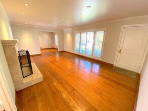 918 Clinton Rd in Los Altos, CA - Building Photo - Building Photo