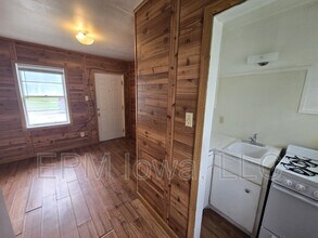 2836 Independence Ave in Waterloo, IA - Foto de edificio - Building Photo