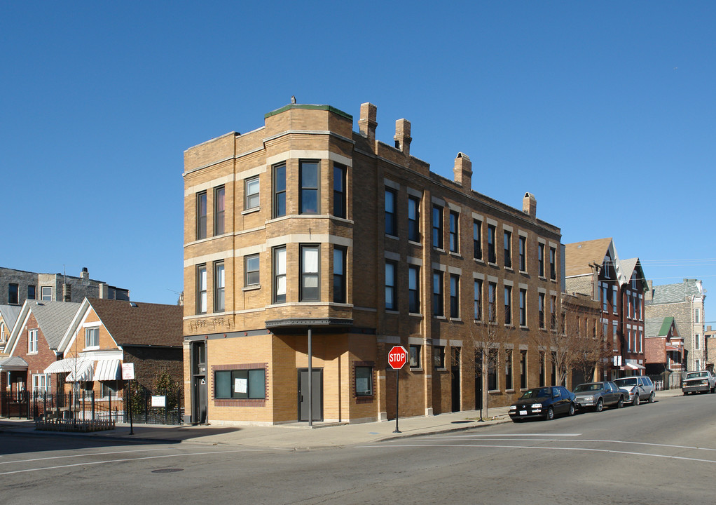 2200 W 23rd St in Chicago, IL - Building Photo