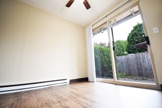 915 NE 90th Ave in Portland, OR - Building Photo - Building Photo