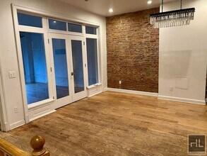 4BR 3BA Historic Limestone Duplex In Crown in Brooklyn, NY - Foto de edificio - Building Photo