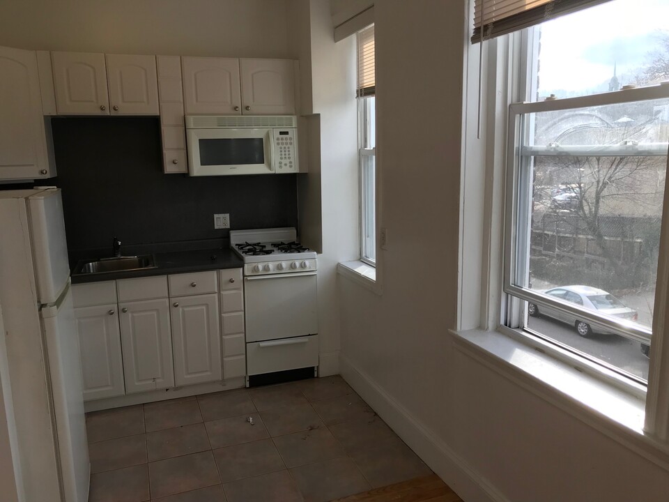 131 Park Dr, Unit 15 in Boston, MA - Building Photo