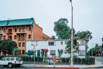 Franklin in Los Angeles, CA - Foto de edificio - Building Photo