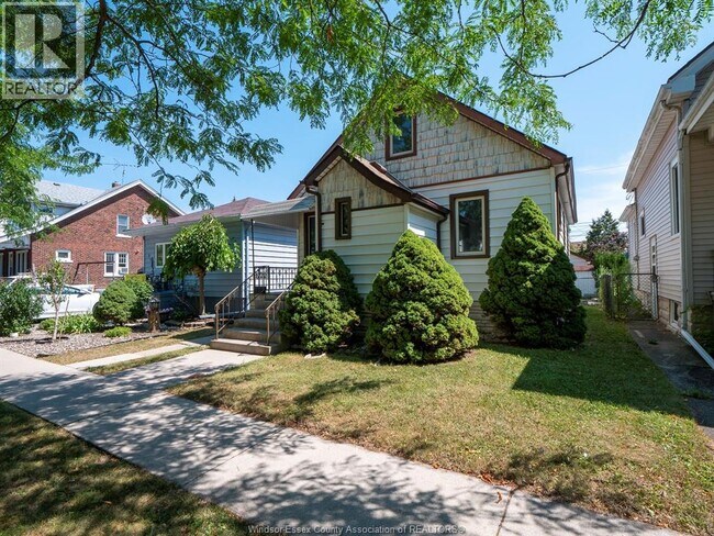 1722 Albert Rd in Windsor, ON - Building Photo - Building Photo