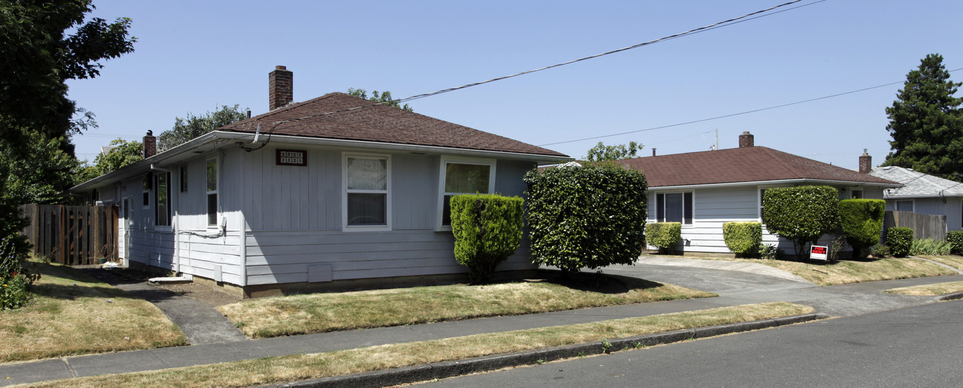 3315-3325 SE 53rd Ave in Portland, OR - Building Photo