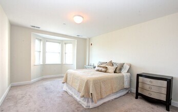 114 Wyllis Ave, Unit 118T in Everett, MA - Building Photo - Building Photo