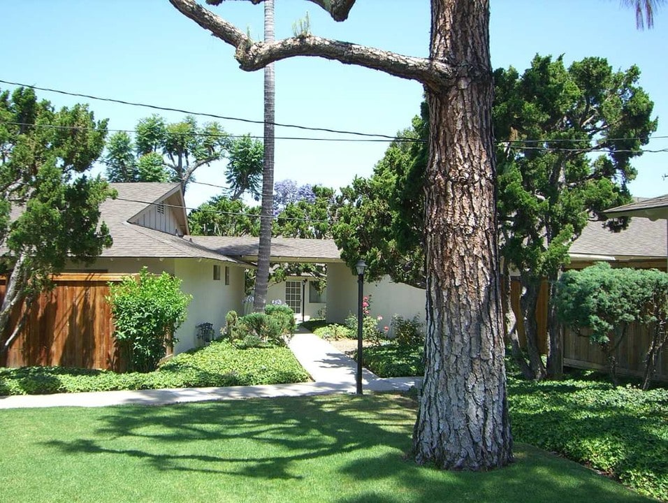 Eastridge Terrace Apartments in Whittier, CA - Foto de edificio