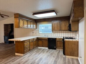 9717 Treetop Dr in Stockton, CA - Building Photo - Building Photo