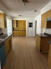 102 W Woodbury Dr in Garland, TX - Building Photo - Building Photo