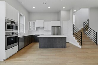 6201 Toscana Ave in Austin, TX - Foto de edificio - Building Photo
