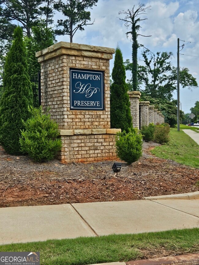 property at 190 Hampton Cir