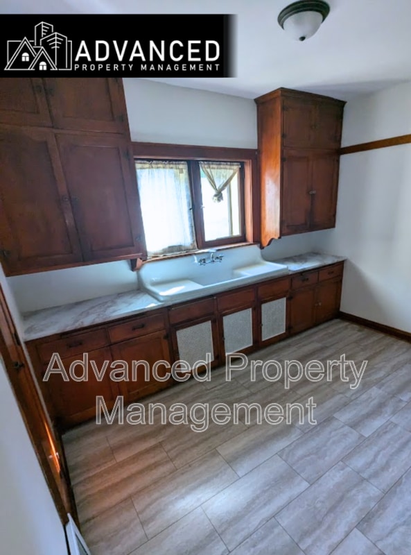 3725 S Clement Ave in Milwaukee, WI - Foto de edificio - Building Photo