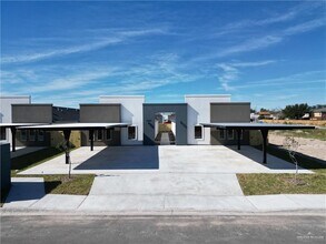 28 Hilltop S Ave in Edinburg, TX - Building Photo - Building Photo