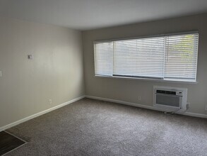 Augusta Terrace Apartments in North Highlands, CA - Building Photo - Building Photo