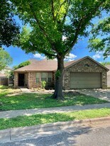 1906 Steeds Crossing in Pflugerville, TX - Building Photo