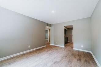 1108 Oak St-Unit -Apt. 1 in Mobile, AL - Building Photo - Building Photo