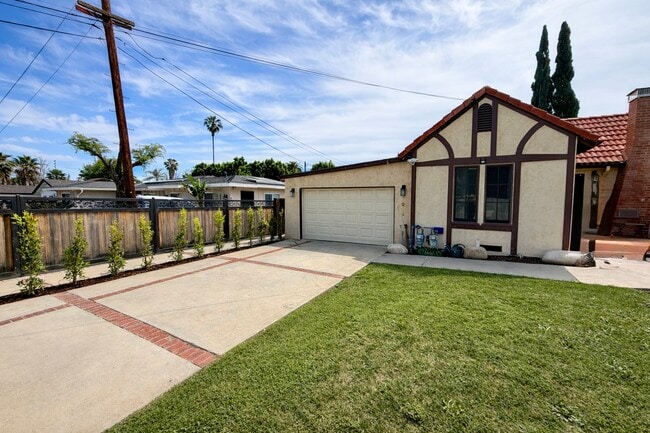 19146 Chase St in Los Angeles, CA - Foto de edificio - Building Photo