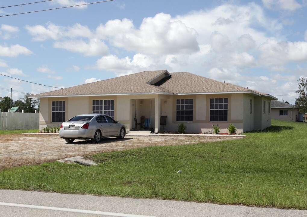 4845 Leonard Blvd S in Lehigh Acres, FL - Foto de edificio