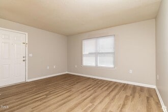 115 Holiday Park Rd, Unit 2Bed Traditional in Hillsborough, NC - Building Photo - Building Photo