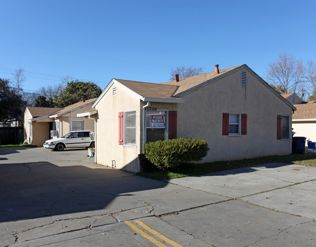 65th Duplexes in Sacramento, CA - Building Photo - Building Photo