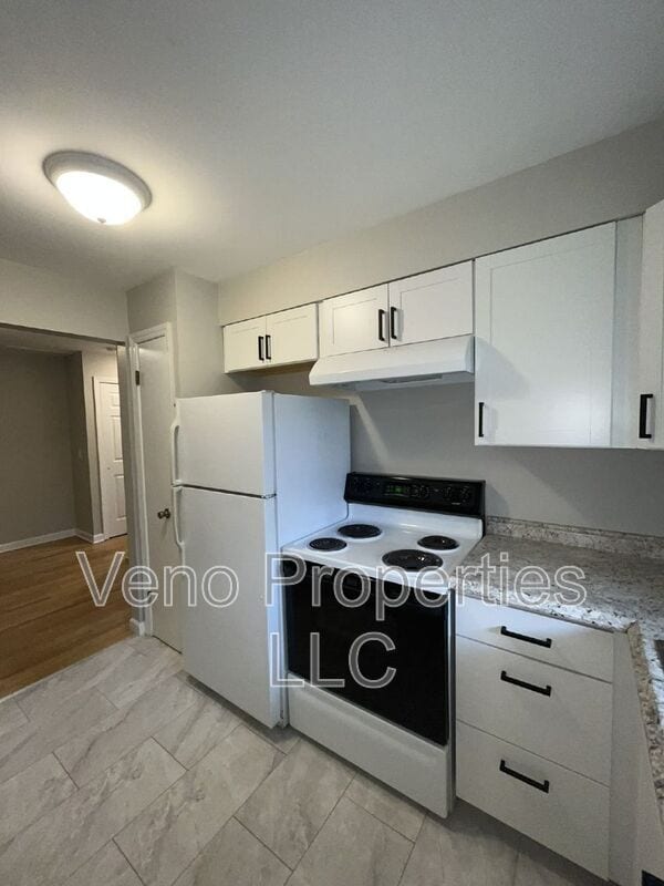 9/11/13-13 Village Dr in Delmar, NY - Building Photo - Building Photo