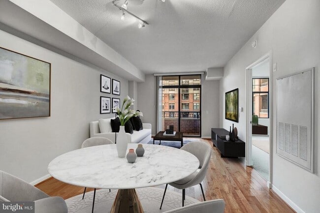 1021 N Garfield St in Arlington, VA - Foto de edificio - Building Photo