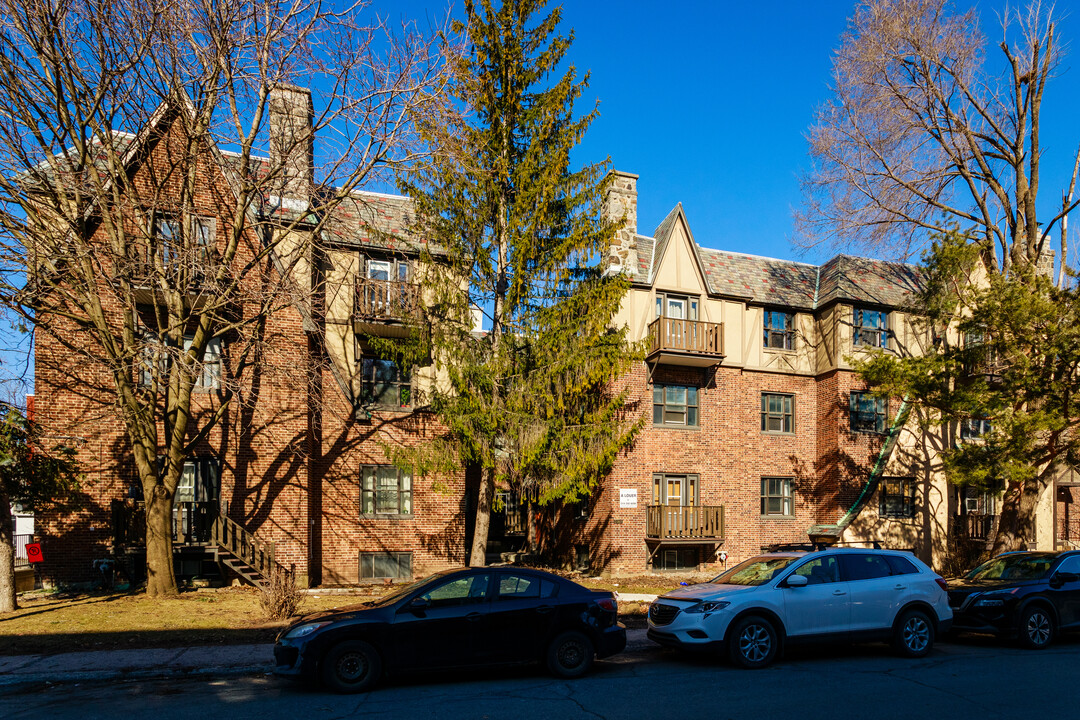 3745 Du Frère-André St in Montréal, QC - Building Photo