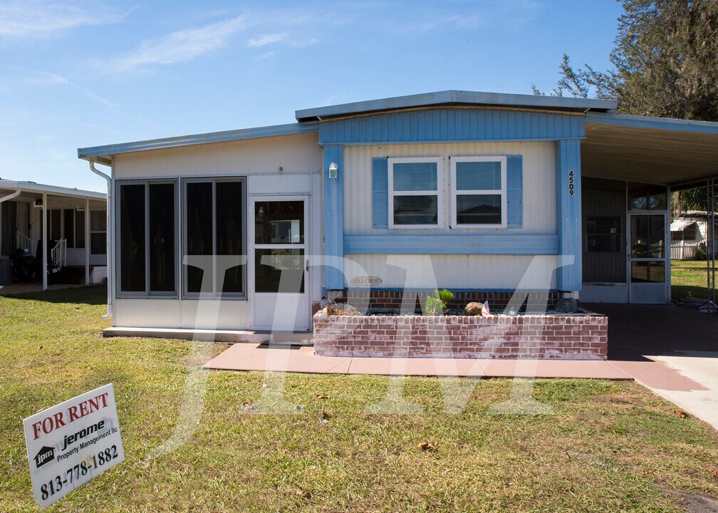 4509 Autumn Palm Dr in Zephyrhills, FL - Building Photo