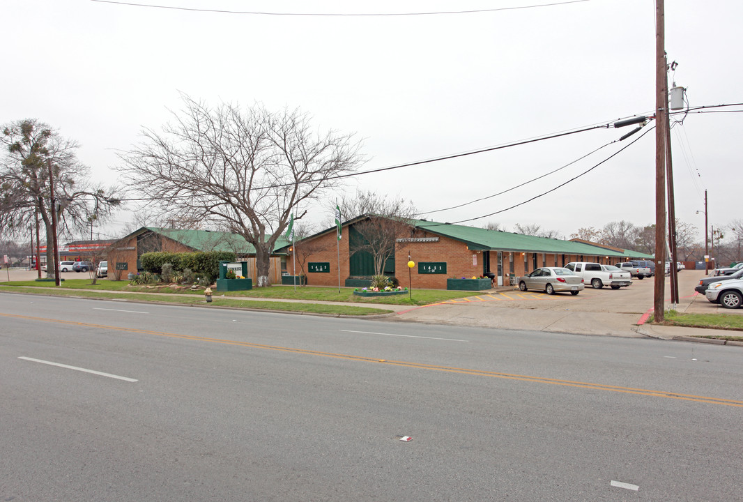 Sunrise Suites Apartments in Irving, TX - Building Photo