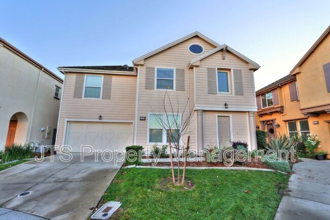 4379 Mt Ivy Way in Rancho Cordova, CA - Foto de edificio - Building Photo