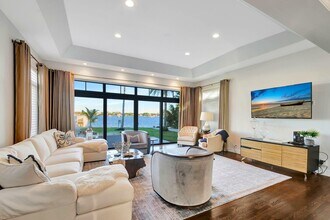 310 S Lake Dr in Lantana, FL - Foto de edificio - Building Photo