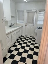 933 W Huntington Dr in Arcadia, CA - Building Photo - Building Photo