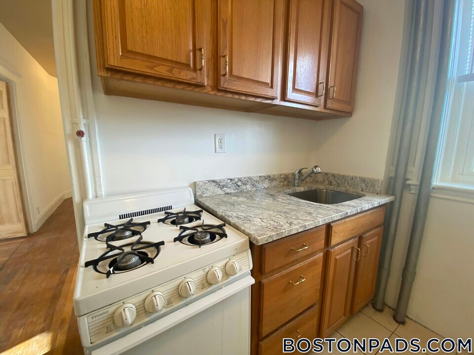 143 Park Dr in Boston, MA - Building Photo