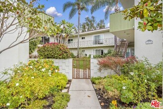 1570 Via Capri in Laguna Beach, CA - Building Photo - Building Photo