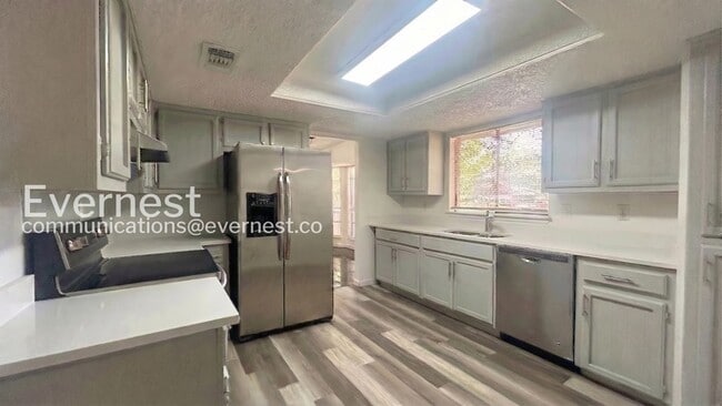 8311 Shallow Creek Dr in San Antonio, TX - Foto de edificio - Building Photo