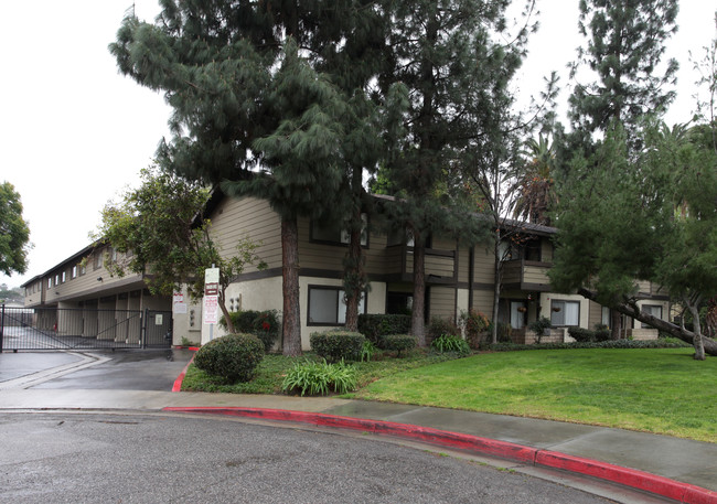 Alpine Village in Riverside, CA - Foto de edificio - Building Photo