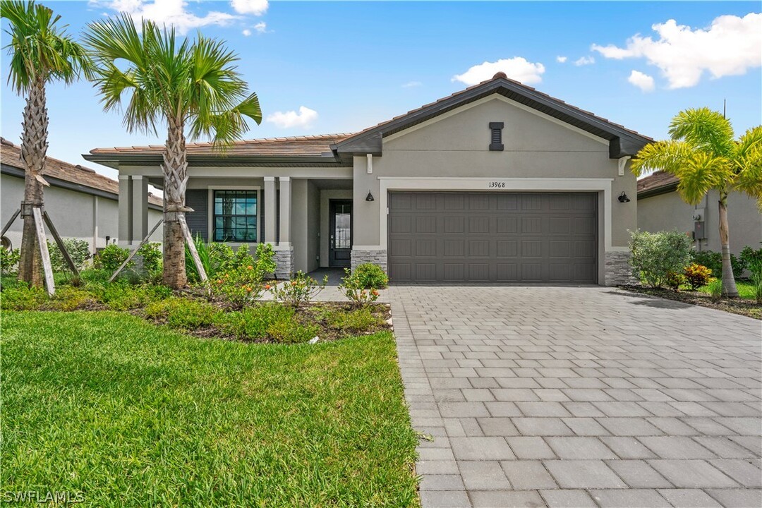 13968 Hunter Oak Dr in Ft. Myers, FL - Foto de edificio