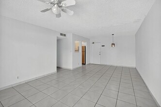 704 SE 2nd Ave in Deerfield Beach, FL - Building Photo - Building Photo