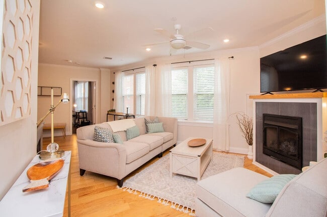 1008 Tremont St in Boston, MA - Building Photo - Building Photo