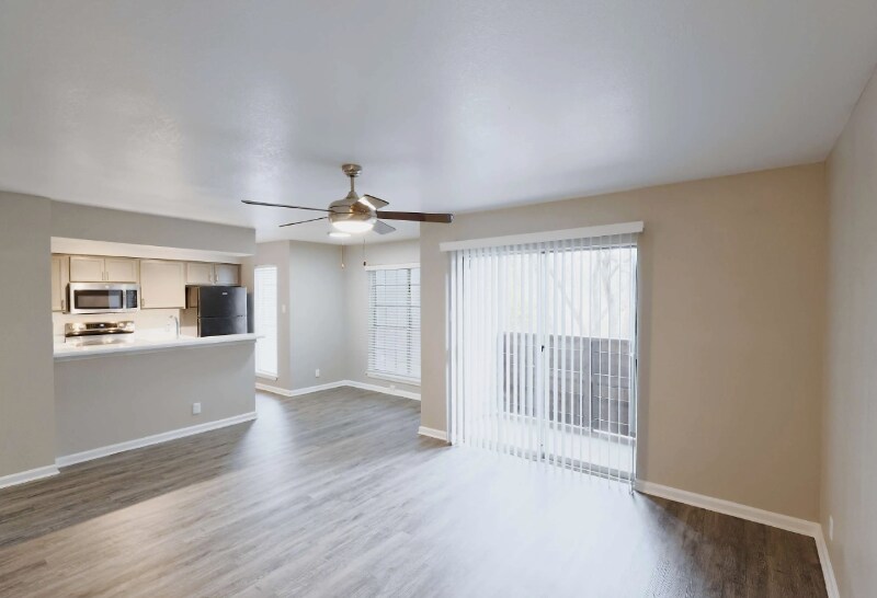 390 Shady Ln Dr in Fort Worth, TX - Building Photo