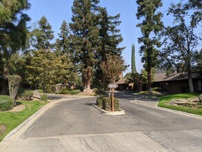 538 W Barstow Ave in Fresno, CA - Foto de edificio - Building Photo