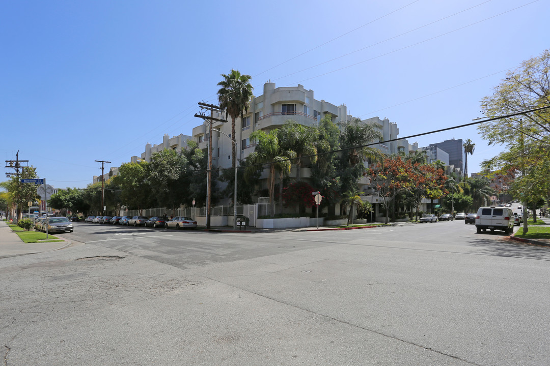 The Wellington Grande in Los Angeles, CA - Building Photo