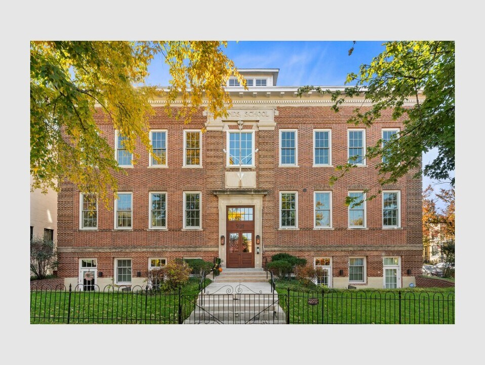 901 D St NE, Unit 3 in Washington, DC - Foto de edificio