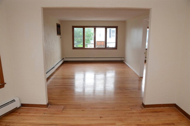 58 Windsor Rd, Unit 2 in Medford, MA - Building Photo - Building Photo