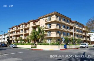 11911 Mayfield Ave in Los Angeles, CA - Building Photo